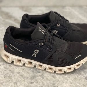 On Cloud sneakers. Women’s Size 6.5